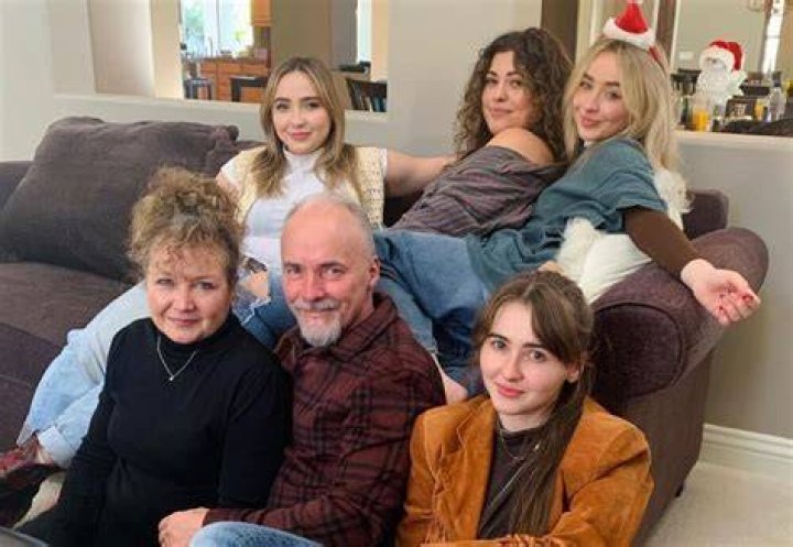 How Does Her Family Life Look Like?
