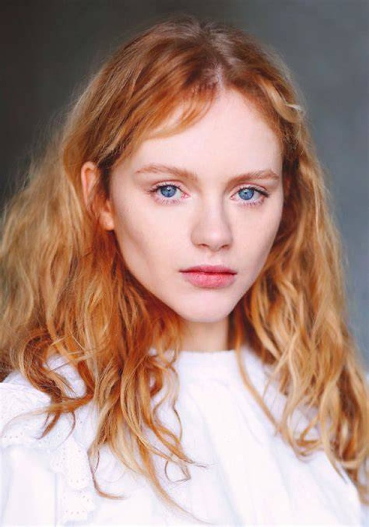ZinBlog | Emma Laird - Age, Family, Bio